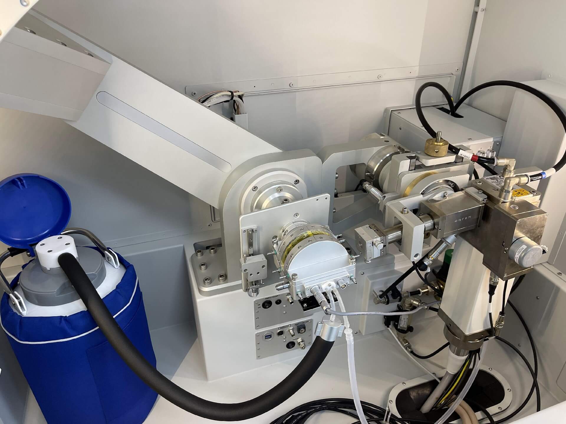 赛默飞X射线衍射仪 (2).JPG